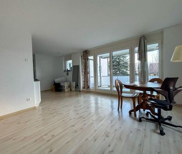 Arrive and feel good: Bright 3.5-room apartment in Felsberg - Photo 2