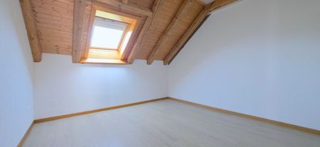 Rent a 4 ½ rooms apartment in Courchapoix - Photo 2