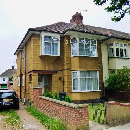 Boston Manor Road, TW8 - Photo 3