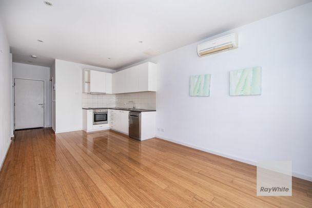 Modern Two-Bedroom Townhouse in Prime Bundoora Location - Photo 1