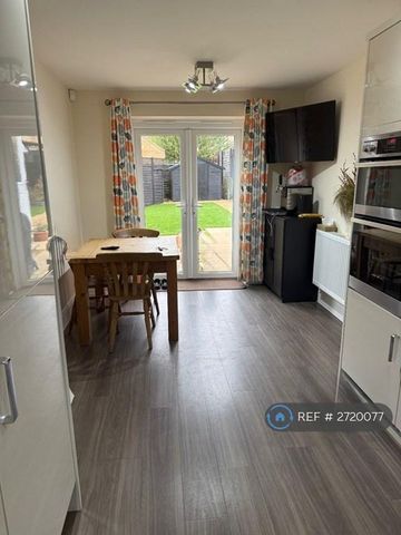 3 bedroom detached house to rent - Photo 3