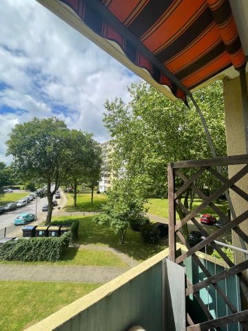 Modernisierte 2,5-Zimmer-Wohnung mit Balkon, neuem Bad undLaminat - Photo 4