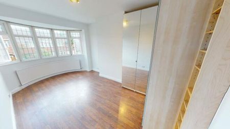4 bedroom semi-detached house to rent - Photo 2