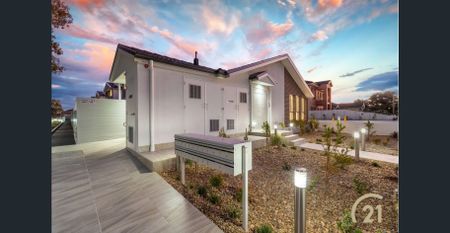 Modern 4 Bedroom Home + Study, In A Prime Location! - Photo 3