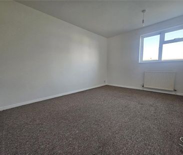 3 bedroom end of terrace house to rent - Photo 3