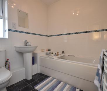 Reins Croft, Neston - Photo 5