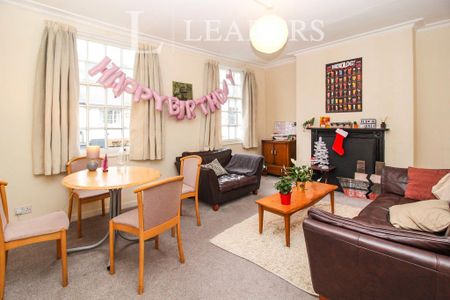 3 bedroom flat to rent - Photo 2