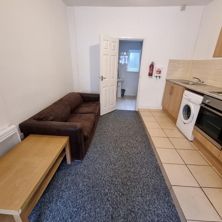 Studio to rent - Photo 1