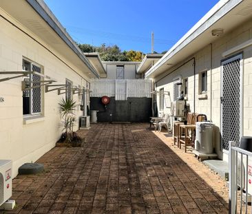 2 Bedroom Unit Close to Shops - Photo 2