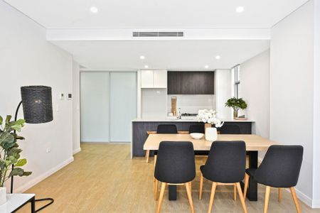 Spacious Three Bedroom Apartment - Photo 3