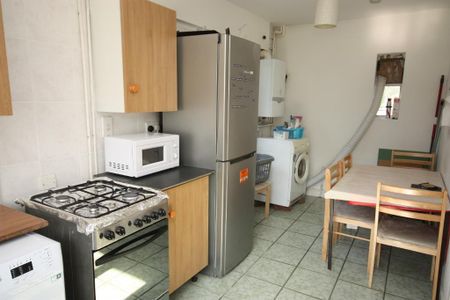 Old Oak Common Lane, East Acton, London, W3 7DW - Photo 2