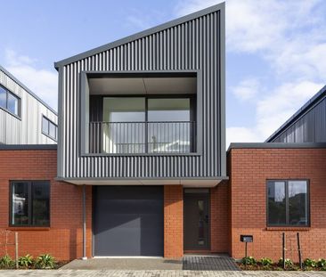 NEAR NEW spacious 2 bedroom townhouse in the city! - Photo 1