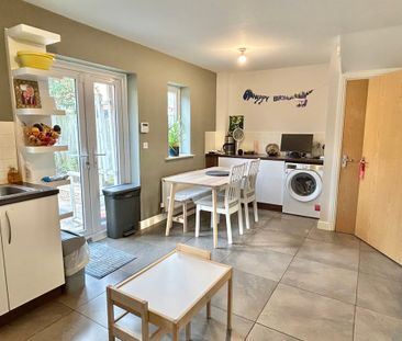 4 bedroom Spacious Four Bedroom House to rent - Photo 5