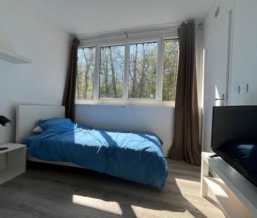 Parc Saint Cyr - Appartement 3 pièces meublé - Photo 2