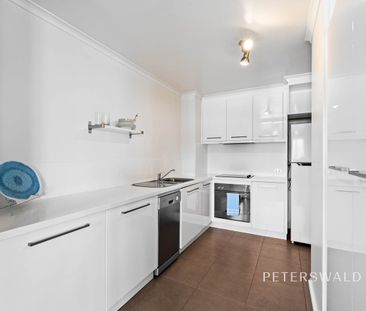 Beautifully maintained apartment with stunning water and mountain v... - Photo 3