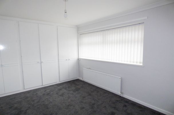 2 bed semi-detached house to rent in Fallowfeld, Leam Lane, NE10 - Photo 1