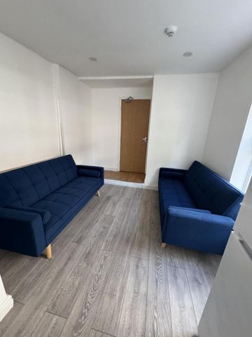 8 bedroom terraced house to rent - Photo 3