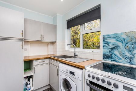 2 bedroom house to rent Kingslea, Horsham, West Sussex, RH13 - Photo 4