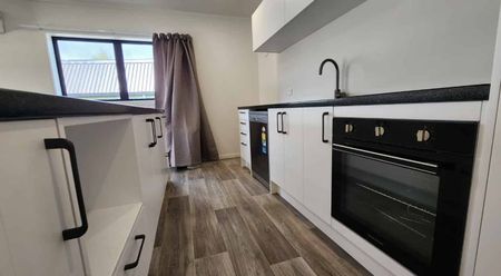 Near new on Te Iwiheke! - Photo 3