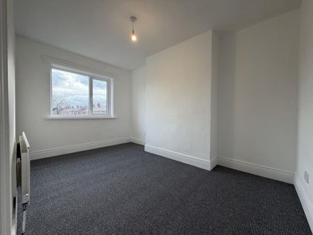 3 bedroom flat to rent - Photo 2