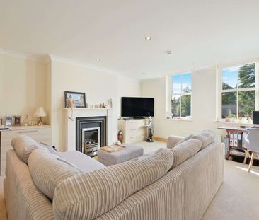 A superb two bed luxury apartment finished to an extremely high standard with bespoke features, situated in convenient location. - Photo 2