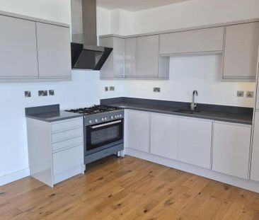 3 bedroom flat to rent - Photo 6
