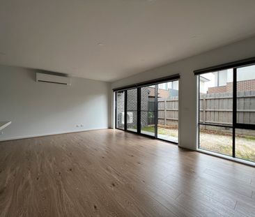 STUNNING TWO BEDROOM TOWNHOUSE - Photo 3