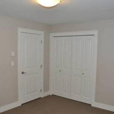 One bedroom Executive Suite - Feb 15 or Mar 1 - Incl all utilities! - Photo 4