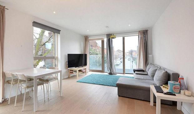 2 bedroom flat to rent - Photo 1
