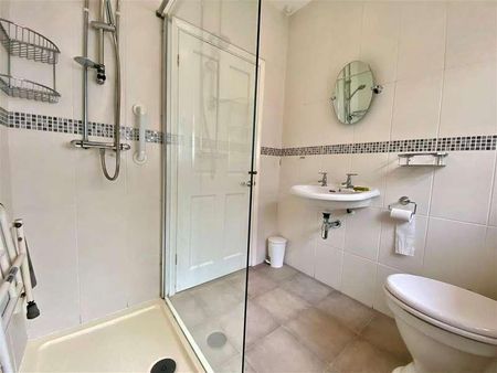 Orchard Drive, Dan Y Graig, Porthcawl, Bridgend, CF36 - Photo 2