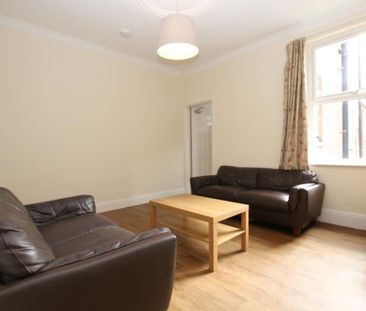4 bedroom terraced house to rent - Photo 1