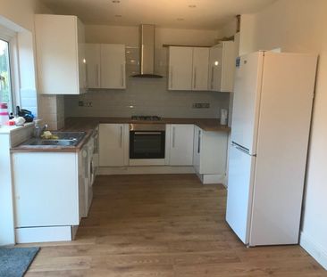 3 Bed Terraced House, St. Andrews Road, IG1 - Photo 5