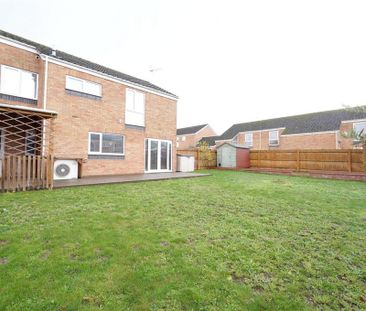 3 bedroom end of terrace house to rent - Photo 1