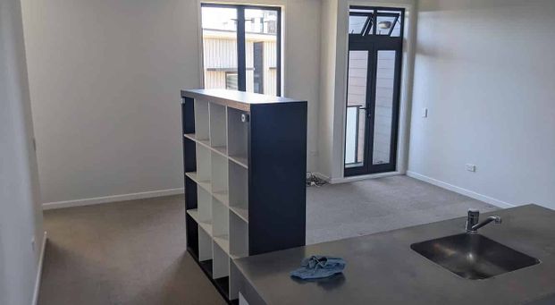 Chic 2BR Townhouse in Mount Eden - Photo 1