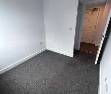 QUEENSWAY, BLETCHLEY - 1 BEDROOM - Photo 3