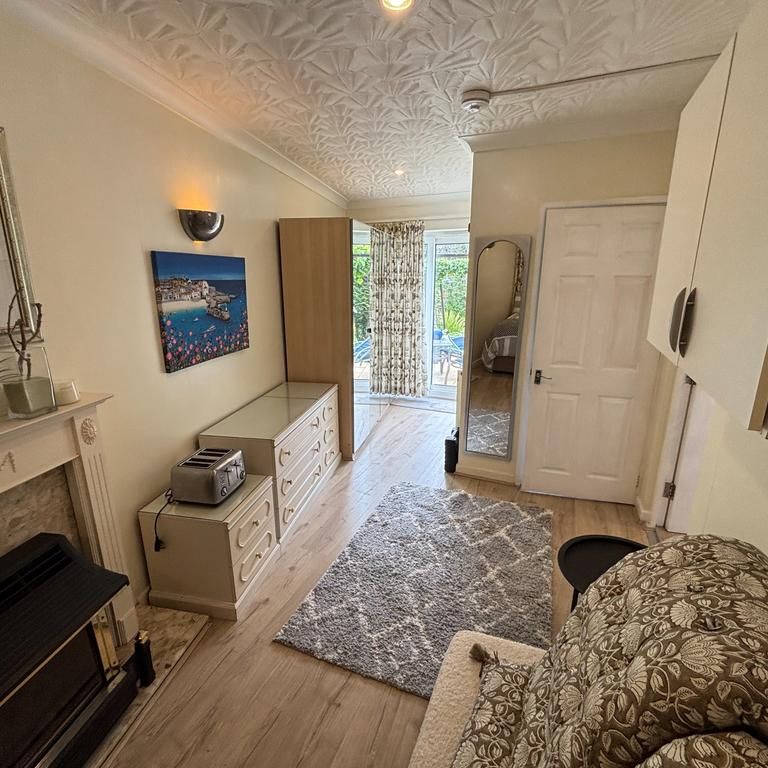 4 bedroom semi-detached house to rent - Photo 1