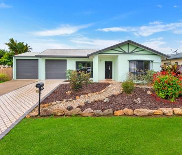 Beautiful Home with Many Extras... Pool, Caravan Storage - Photo 6