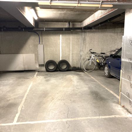 Vernieuwd 2-slaapkamer appartement, met staanplaats en kelderberging - Foto 1