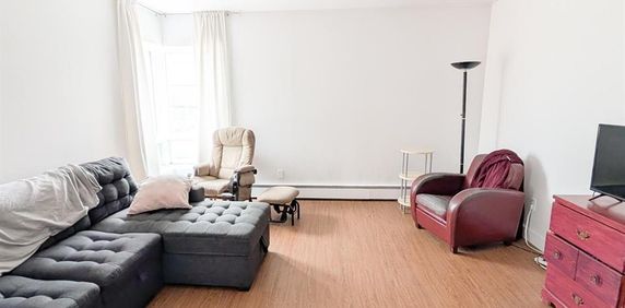 Immeuble - 560 Jacques-Cartier 4 ½ – Spacieux Et Lumineux - Photo 2