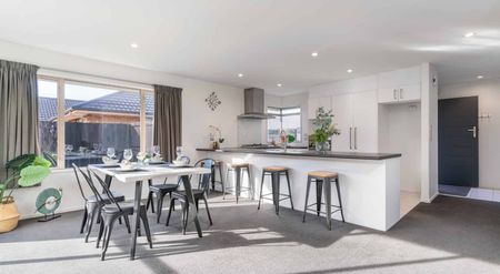 Modern four bedroom family home in Aidanfield - Photo 4