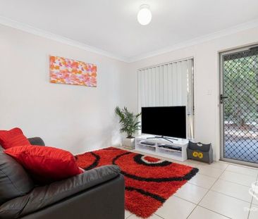 STYLISH EXECUTIVE LIVING AT GREAT LOCATION - Photo 5