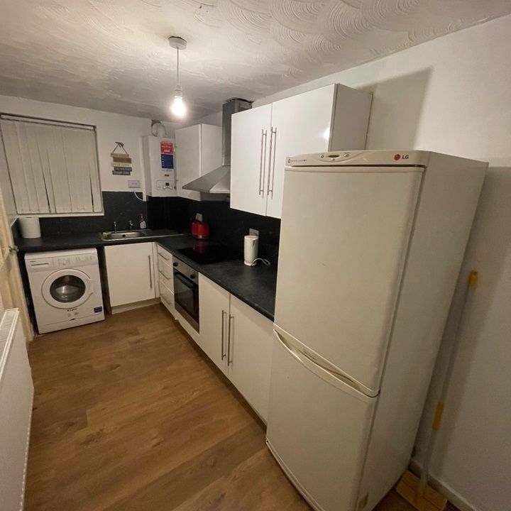 Room in a Shared Flat, Edmund Street, M6 - Photo 1