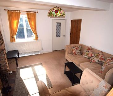 2 bedroom end of terrace house to rent - Photo 1