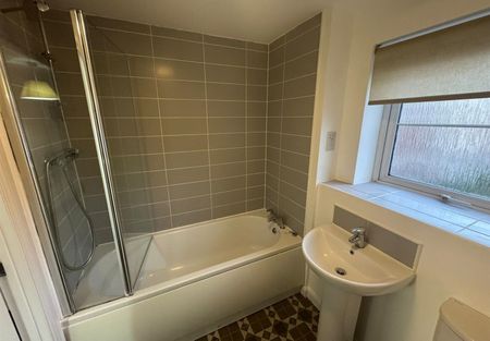 Golden Orchard, Halesowen, West Midlands - Photo 3