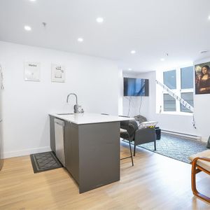 2 Bedroom - 1402 Rue Drummond, Montréal - Photo 3