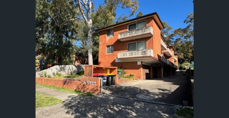 Renovated 2 bedroom apartment with garage - Photo 3