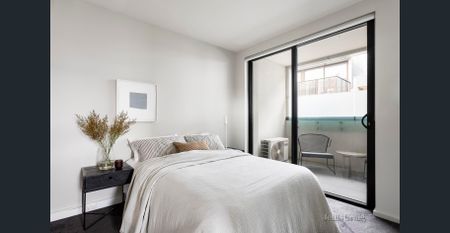 Contemporary Dual-Level Apartment in Vibrant City-Edge Location - Photo 4