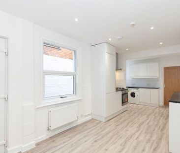 1 bedroom in a house share to rent - Photo 4