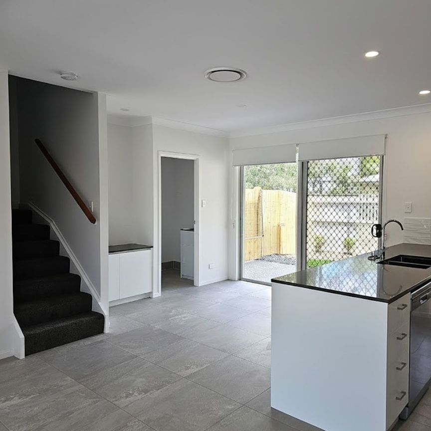 Avail 3/2/26-LAWNED BACKYARD-3 BED 2BATH TOWNHOUSE - FULLY DUCTED AIR - Photo 1