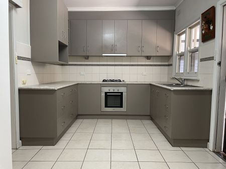 296 Holdsworth Road, North Bendigo - Photo 2